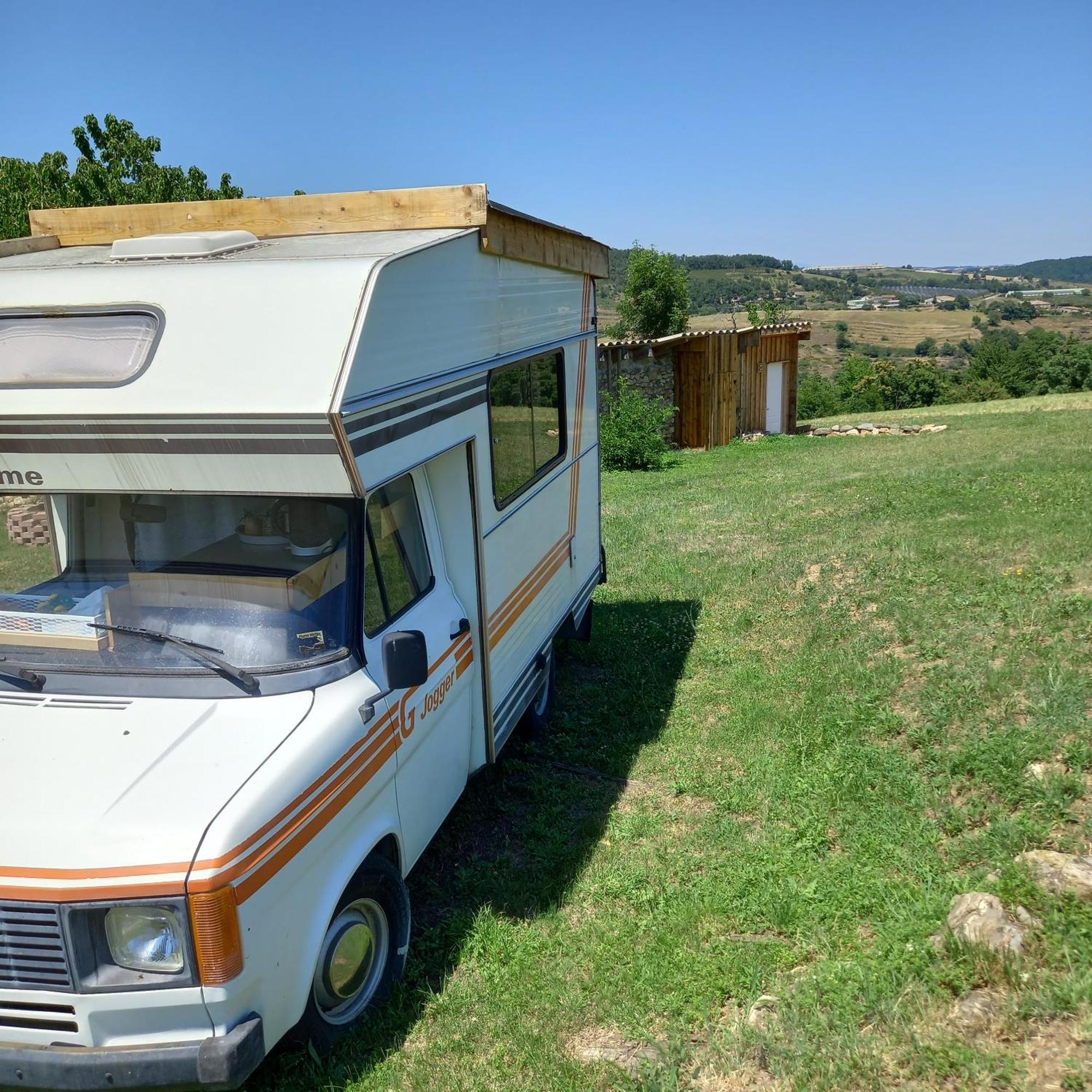 Camping Car Vintage Saint-Barthelemy-le-Plain Екстер'єр фото