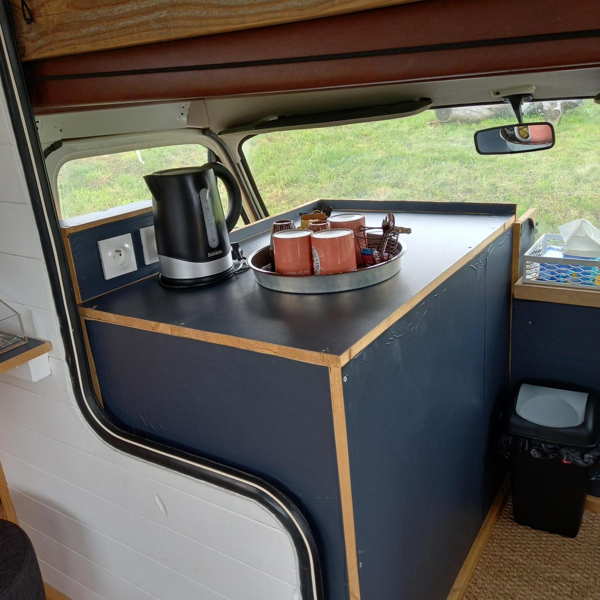 Camping Car Vintage Saint-Barthelemy-le-Plain Екстер'єр фото