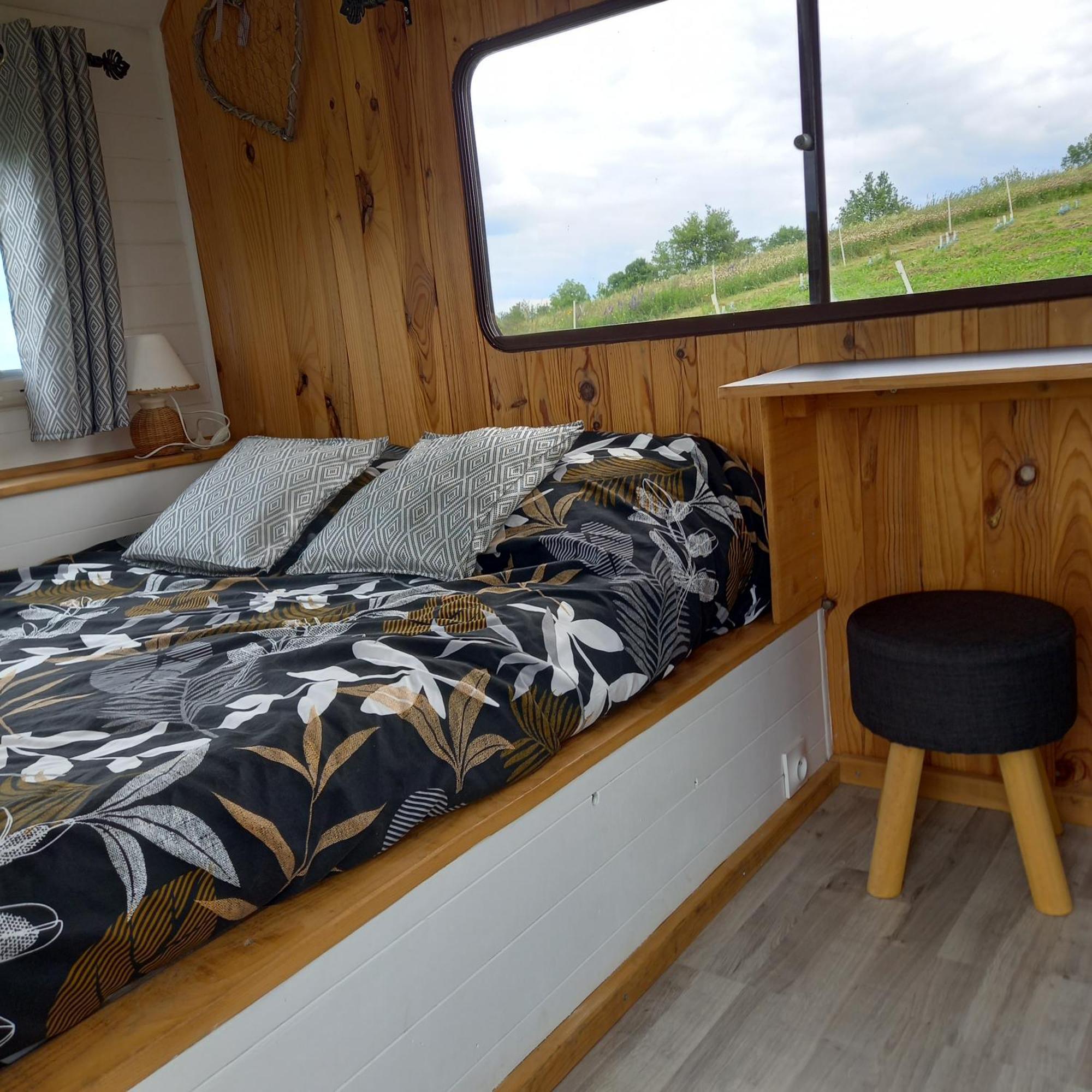 Camping Car Vintage Saint-Barthelemy-le-Plain Екстер'єр фото